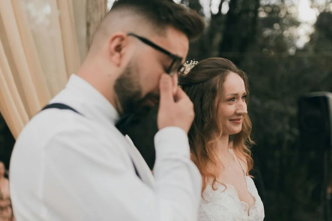 Даже гости на этой свадьбе поняли, что брак обречен и молодожены скоро разведутся