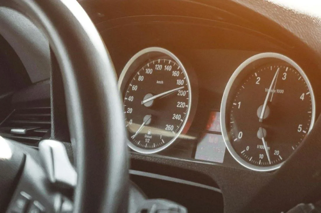 Должен ли судебный исполнитель предоставить время для добровольной оплаты штрафа за превышение скорости