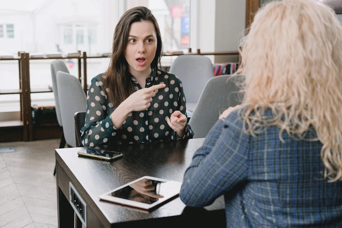 Эта гениальная фраза мгновенно поставит обидчика на место: скажите всего 3 слова