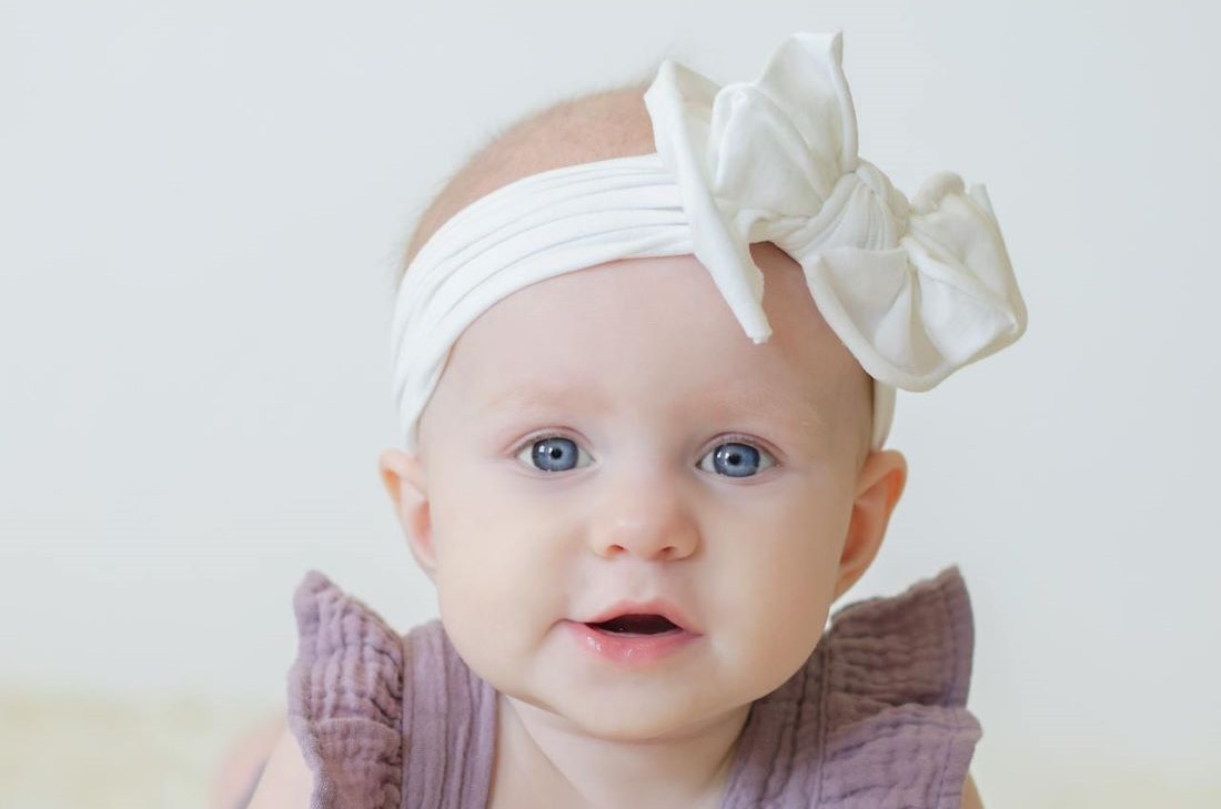 Это имя девочки неожиданно ворвалось в пятерку популярных детских имен – означает «чужестранка»