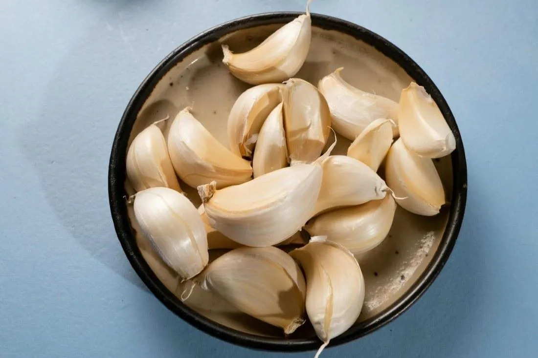 Готовим ароматный чеснок впрок: рецепт хозяйки, проверенный временем