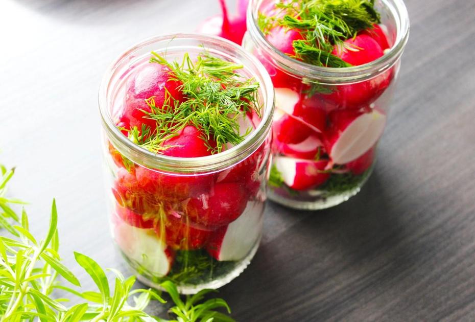 Хрустящая редиска с горчицей и чесноком: зимой достанете — и тарелка опустеет мгновенно