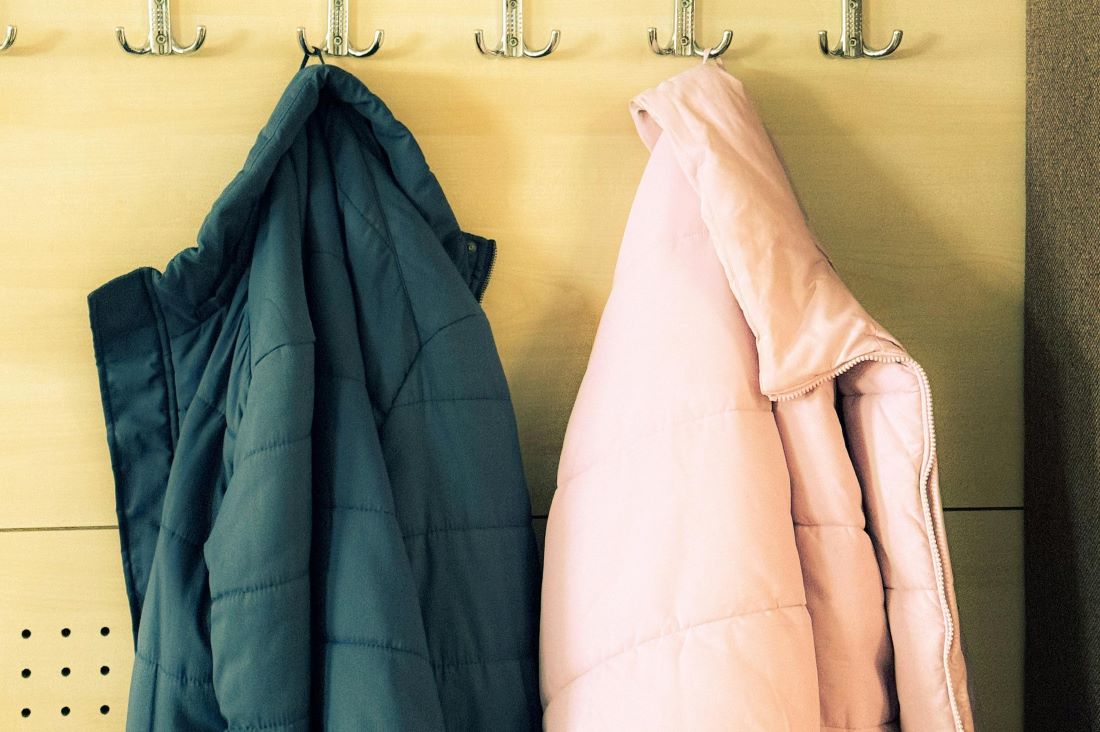 Испортили стиркой пуховик? Есть простой способ вернуть ему первоначальный вид