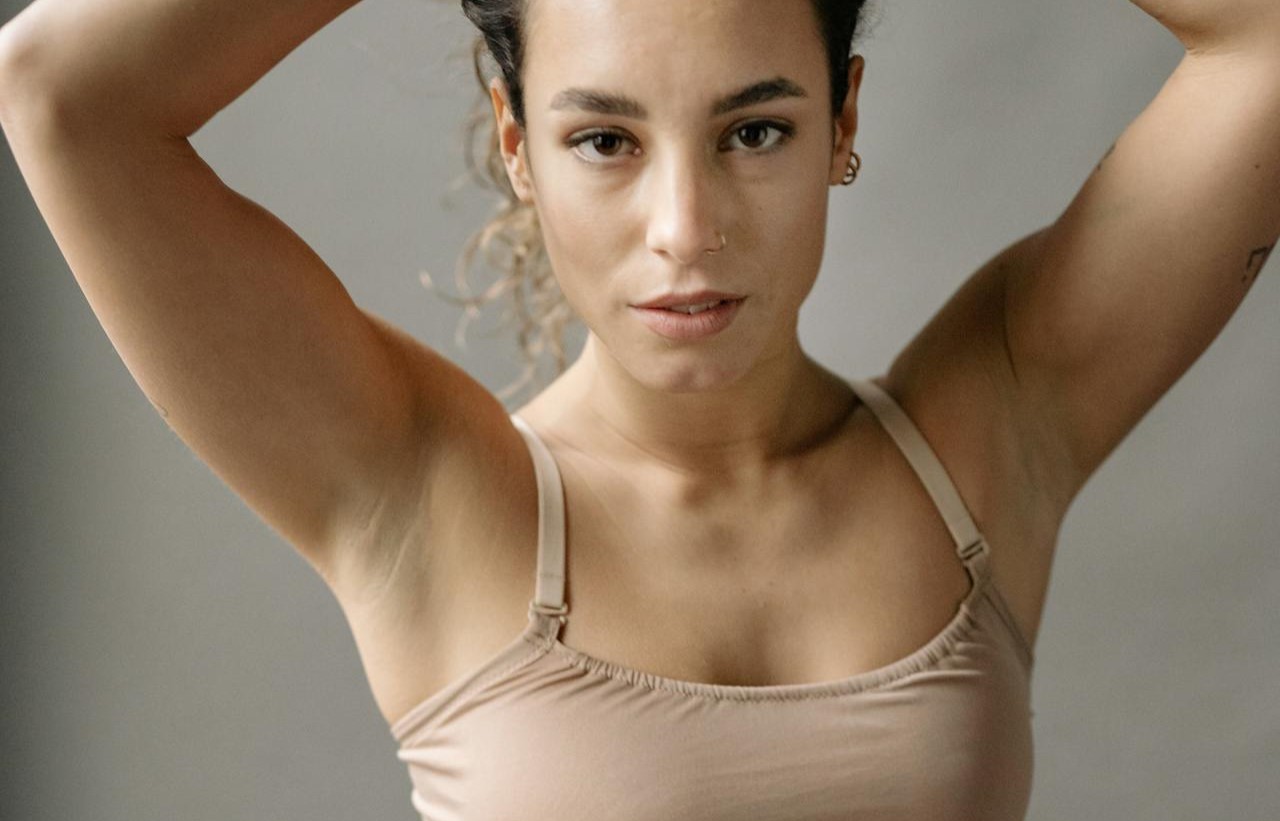 Как отбелить кожу под мышками