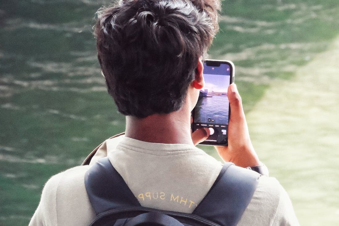 Как спасти телефон, упавший в воду