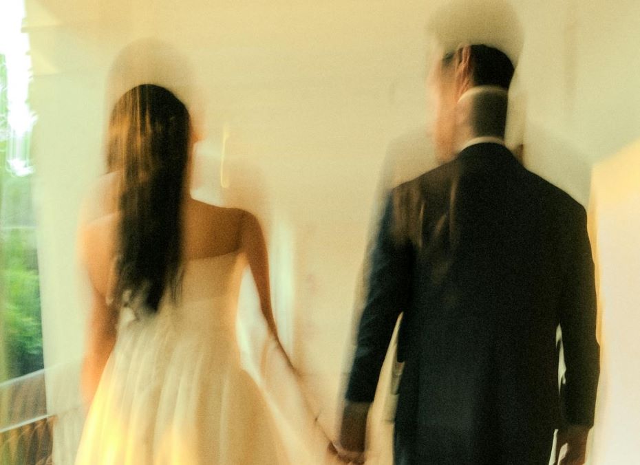 Кошмарная свадьба – молодожены вошли в зал, и то, что произошло дальше, потрясло всех