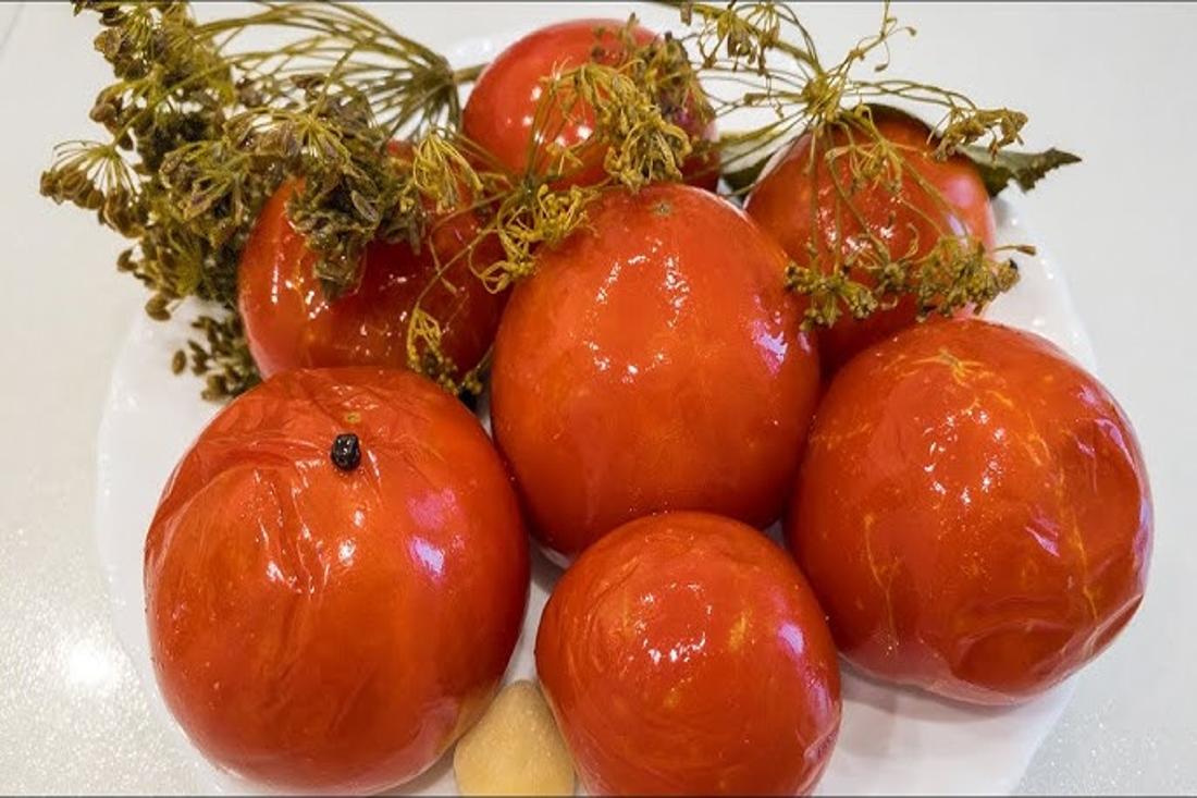 Квашеные помидоры, которые тают во рту: главный секрет в рассоле