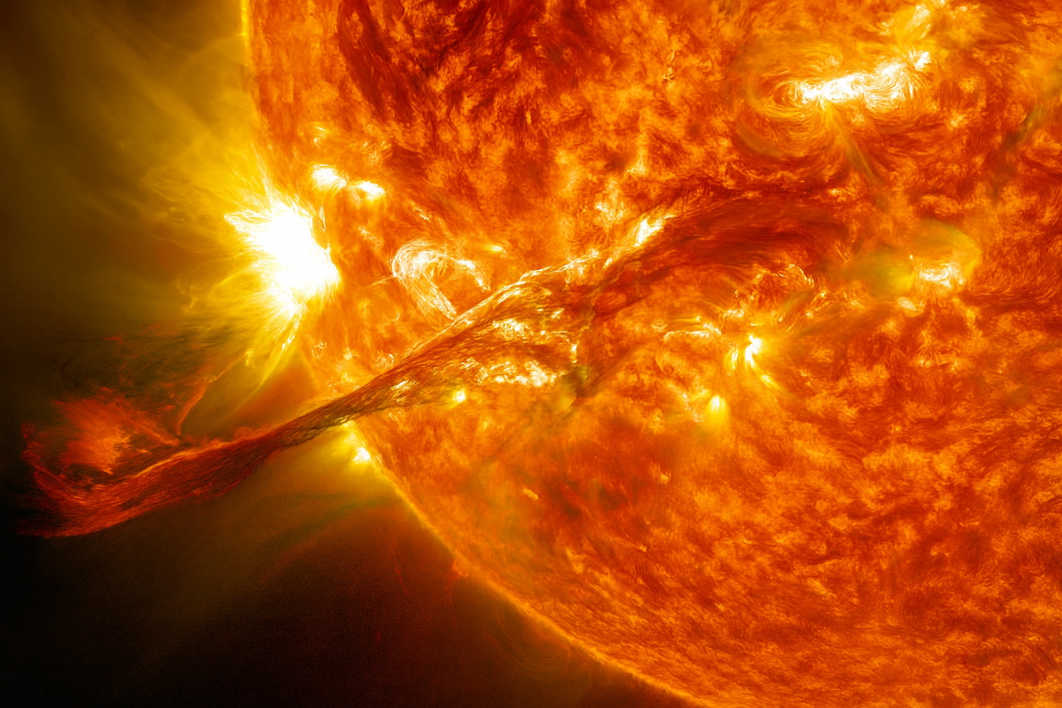 Мощнейшая вспышка класса Х произошла на Солнце 1 декабря. Ученые объяснили, что это значит для Беларуси