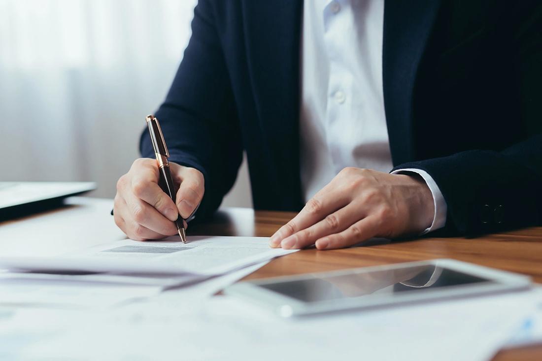 Можно ли уйти в отпуск раньше шести месяцев, рассказали в Минтруда