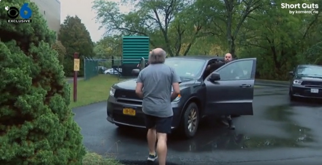 Мужчина рассказал журналисту об убийстве родителей и был задержан на парковке телеканала