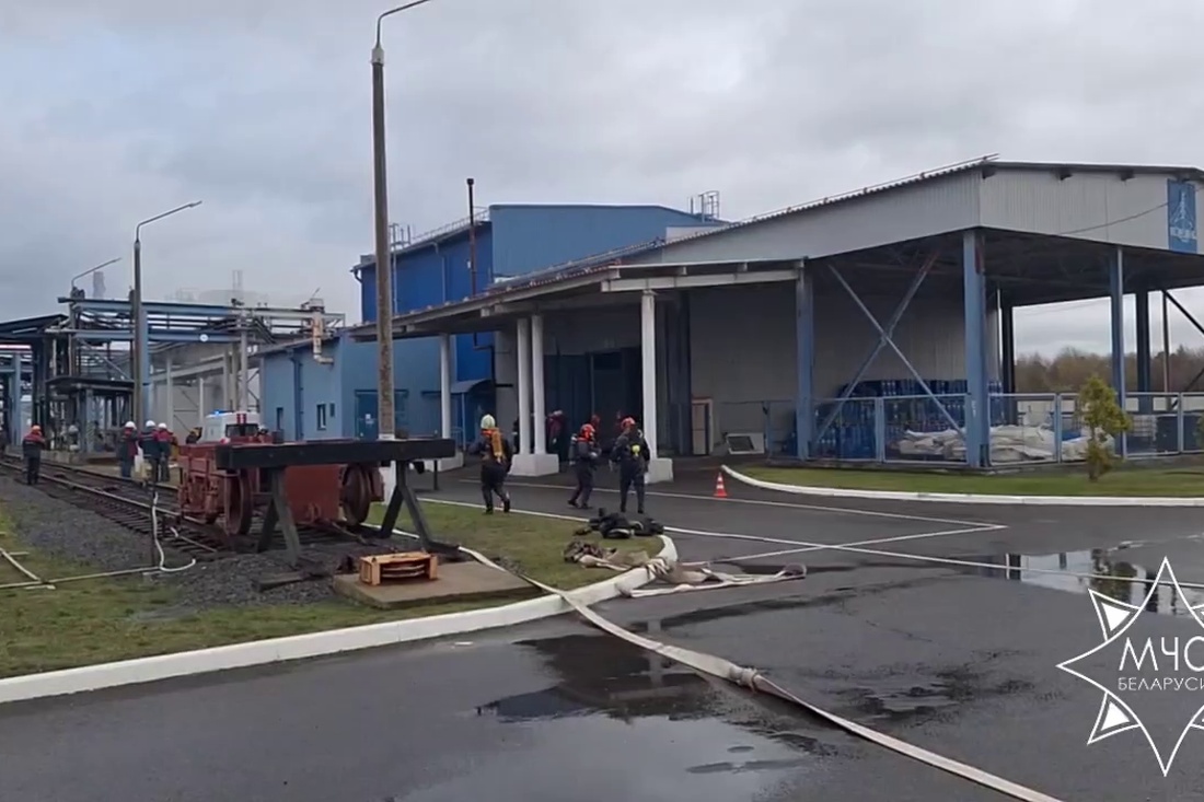 На «Беларуськалии» разорвалась ёмкость из-под кислоты: пострадали четыре человека