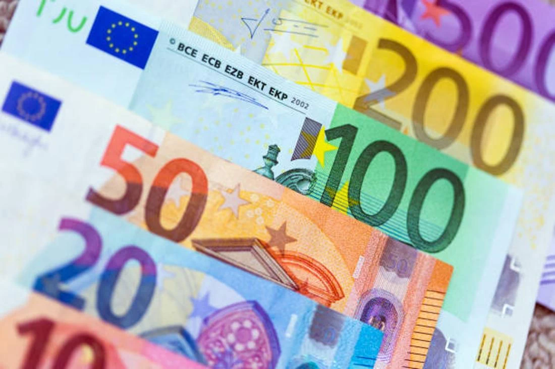 Нацбанк обновил курсы валют: доллар и евро подорожали