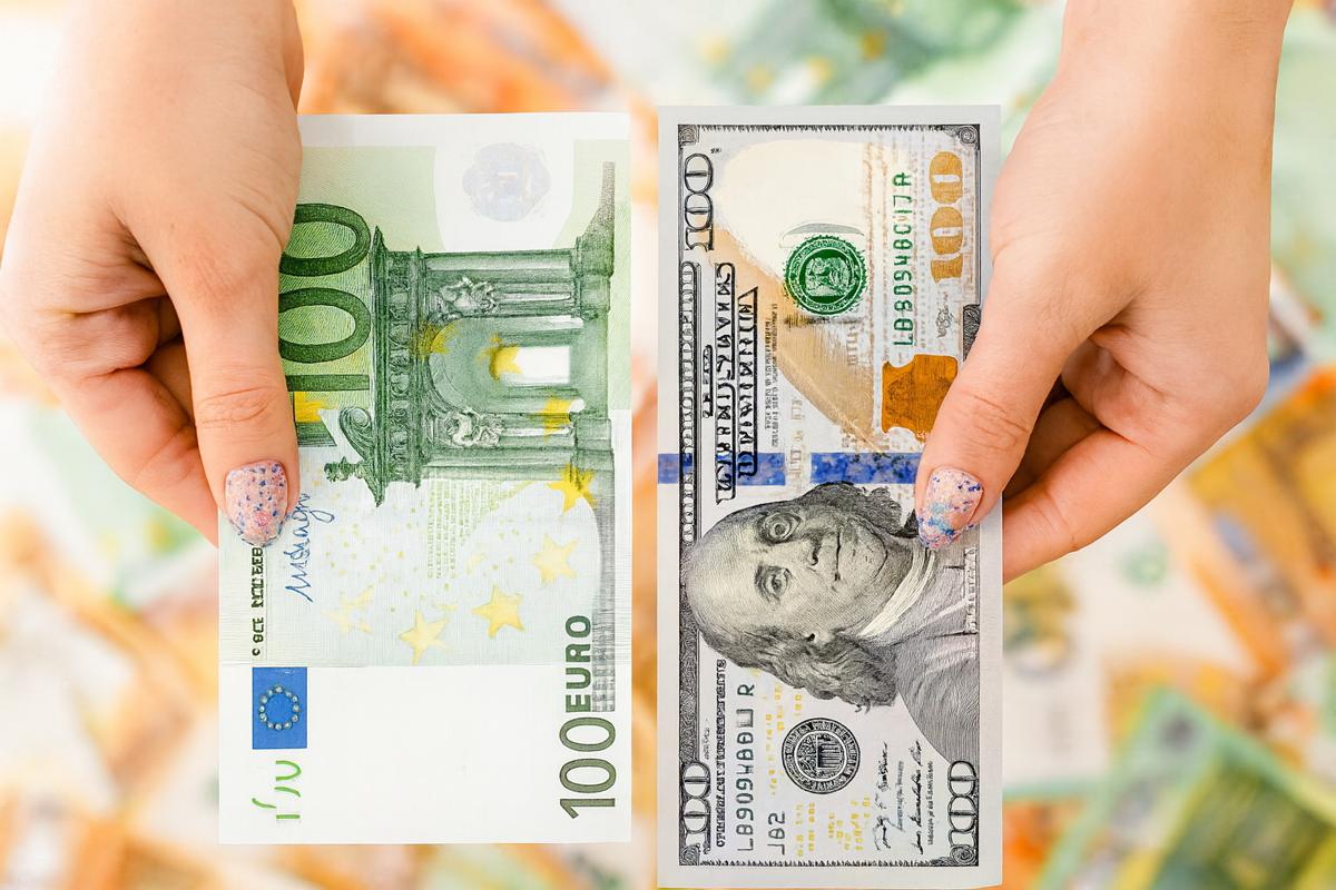 Нацбанк увеличил курс евро и снизил курс доллара на 10 декабря