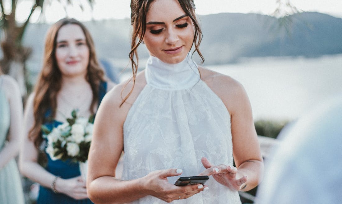 Накануне свадьбы невеста получила сообщение, а когда зачитала его гостям, все онемели от шока