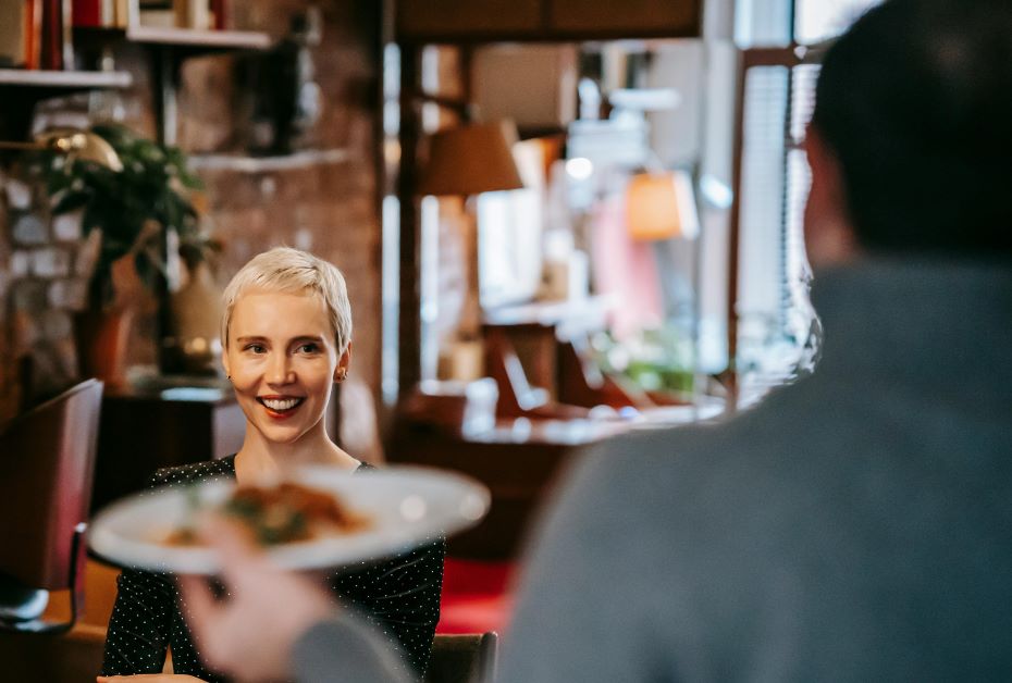 Настолько любила мужа, что даже есть не могла без него. Но не зря говорят, что от любви до ненависти один шаг