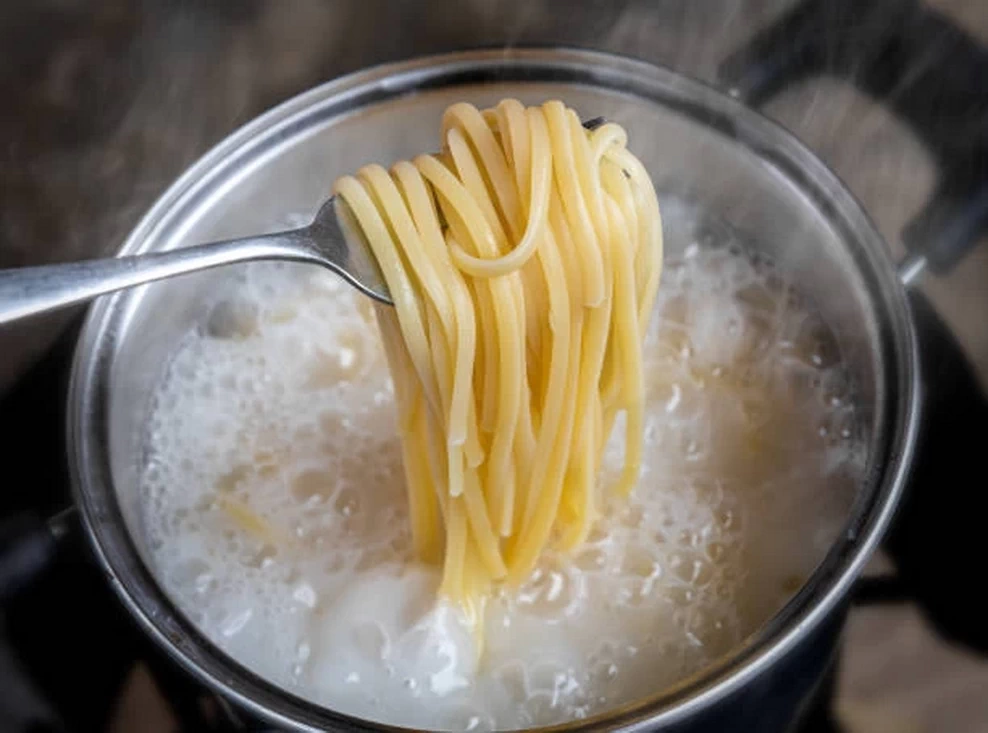 Не спешите выливать воду из-под макарон: лайфхак от шеф-повара