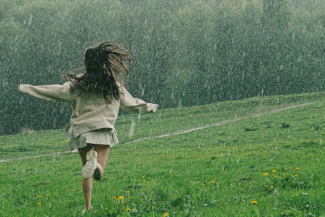 Непростая погода в пятницу: ветер и грозы накроют Гродненщину