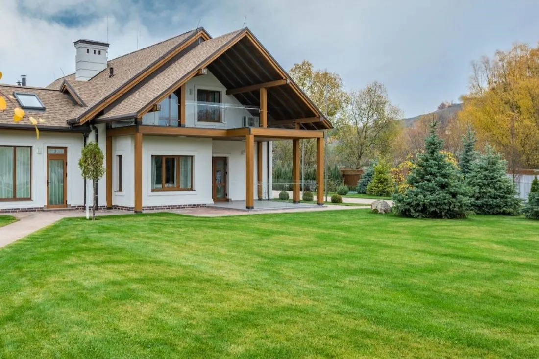 Одна ошибка портит ваш газон: вы думаете, что ухаживаете за ним, а на самом деле наносите вред