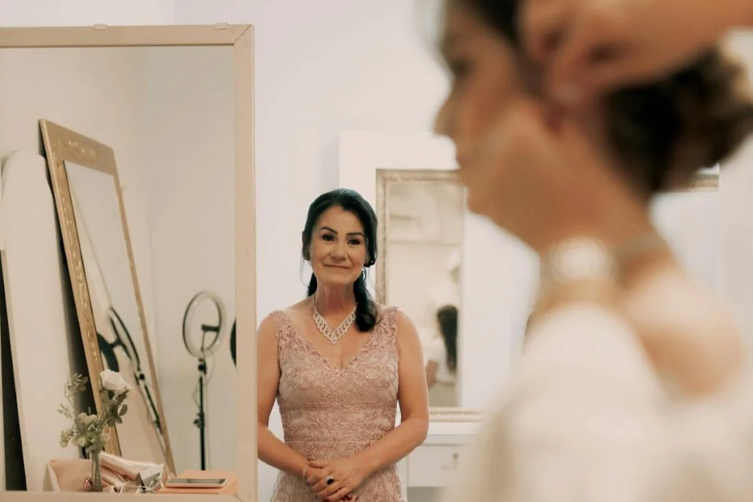 Невеста раскритиковала свою мать за ее внешний вид на свадьбе