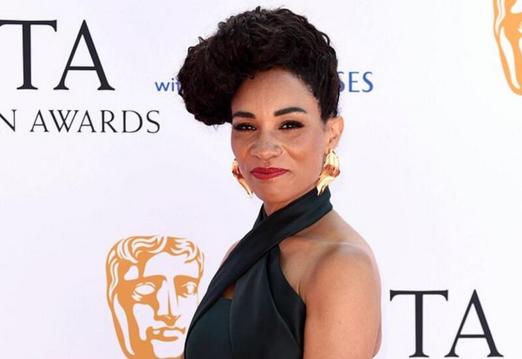 Работала до последнего: беременную ведущую увезли в больницу прямо со студии