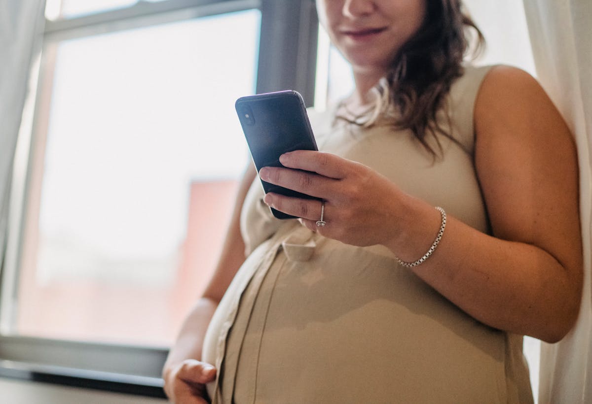 Роженице пришло SMS от мошенника – от смеха плакал весь роддом