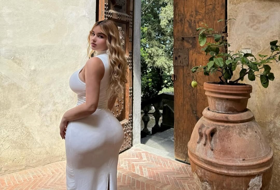 «Русская Ким Кардашьян» утверждает, что не делала пластических операций