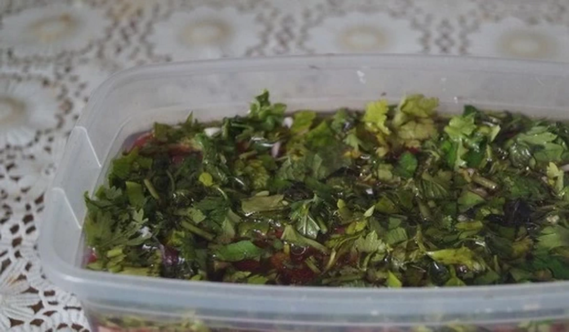 Секретный рецепт скумбрии от шеф-повара: с квасом и ароматной зеленью