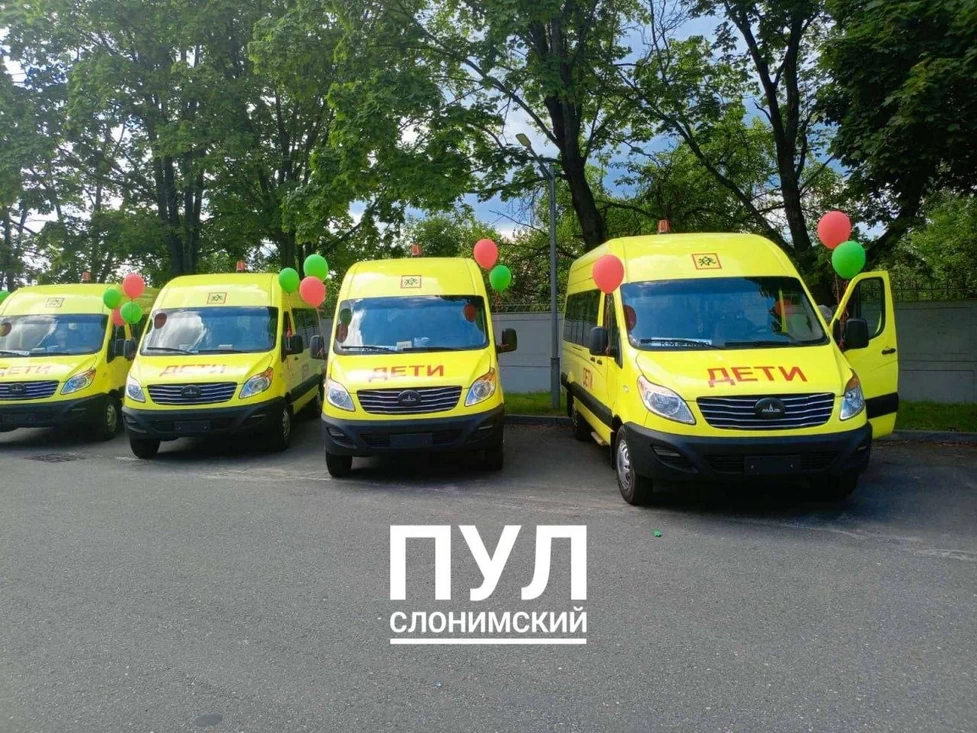 Школьный автопарк Слонима пополнился двумя новыми автобусами