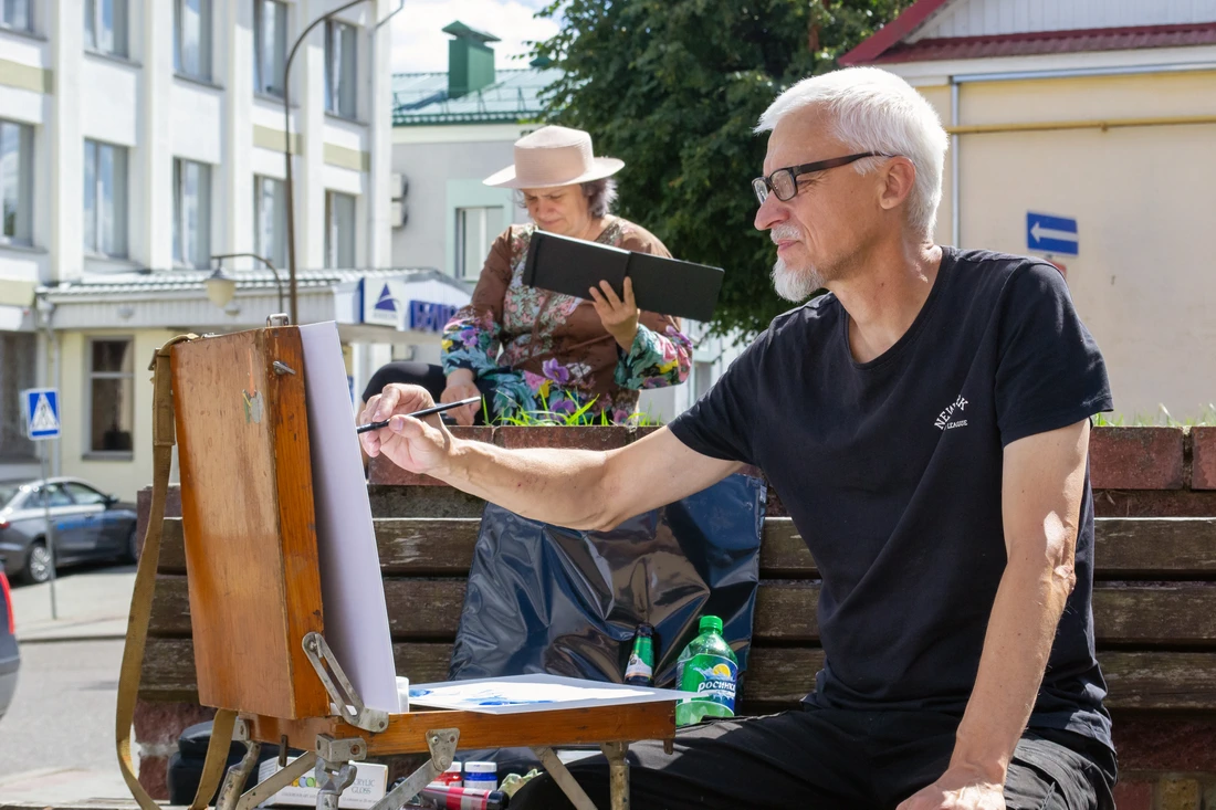 Слоним стал мастерской под открытым небом — в городе проходит пленэр художников