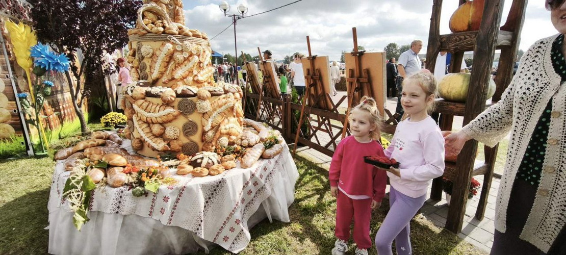Слонимчане принимают участие в «Дажынках-2025» в Волковыске