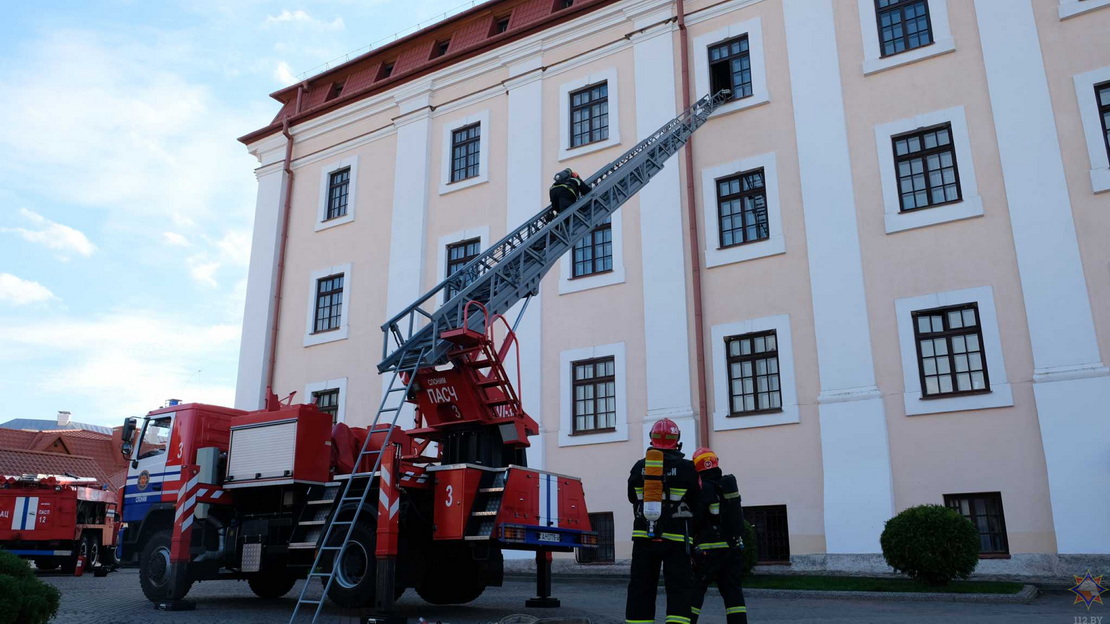 Слонимские спасатели провели учения в духовной семинарии