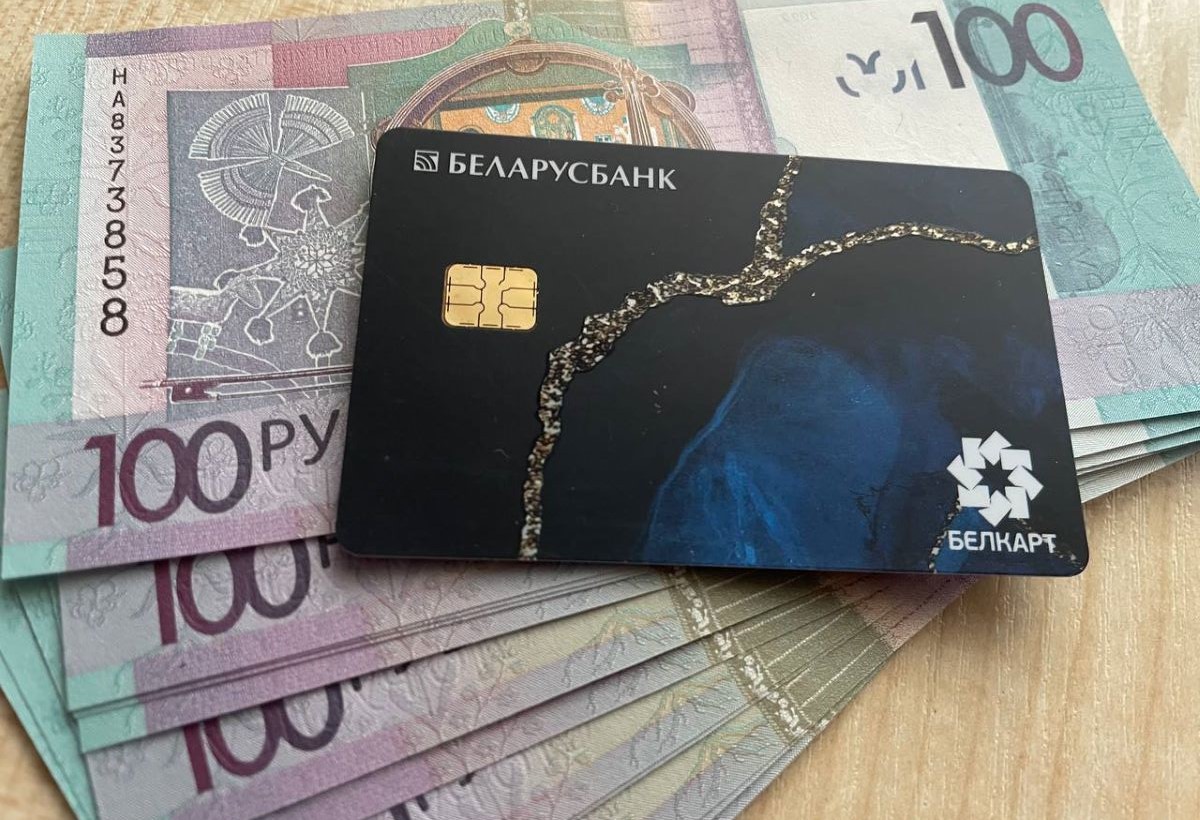 Стало известно, сколько белорусов в декабре получат две пенсии