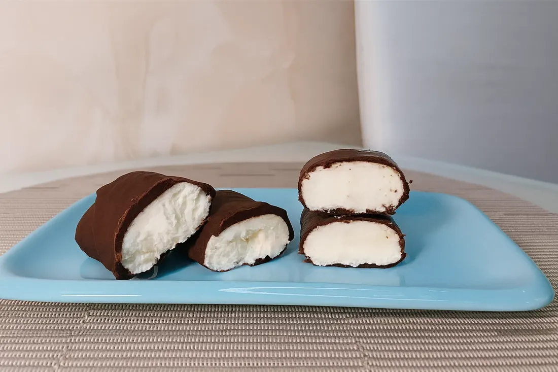 Творожные мини-батончики в шоколаде: без выпечки и хлопот