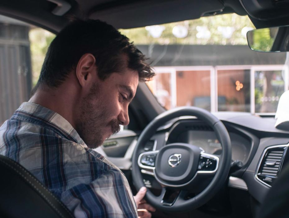 Ухажер пригласил на шашлыки, а когда заехали на заправку, сказал: «Иди оплачивай бензин!»