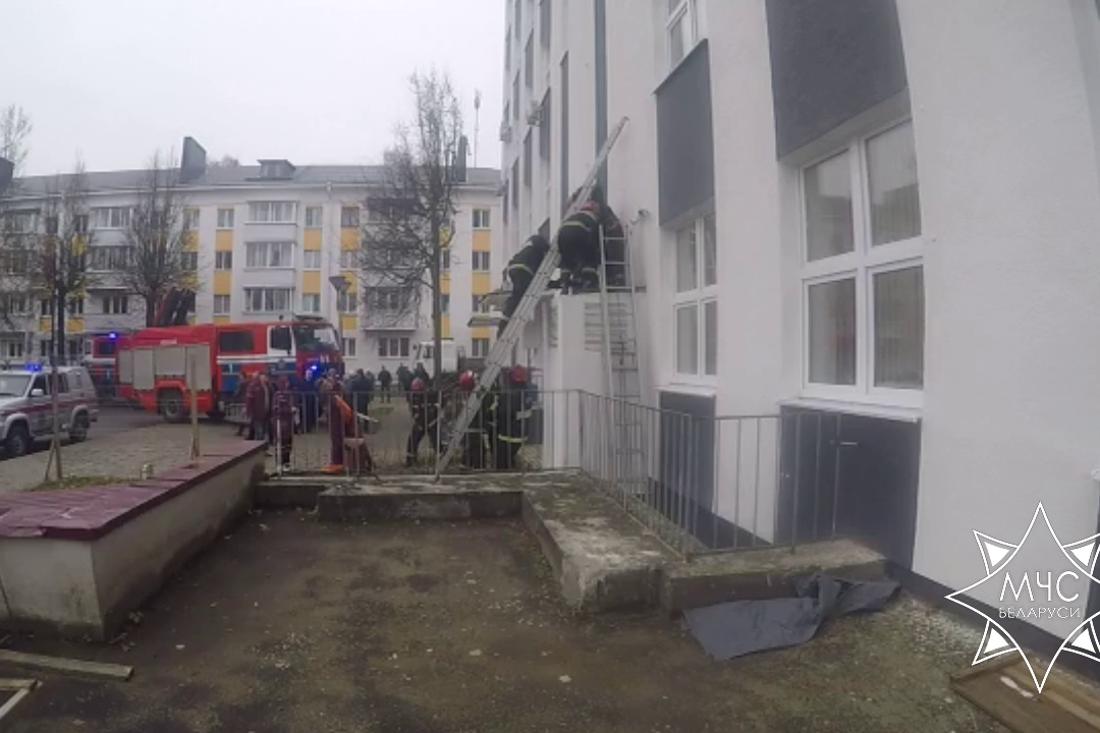 В Барановичах мужчина сорвался в четырёхметровую вентиляционную шахту