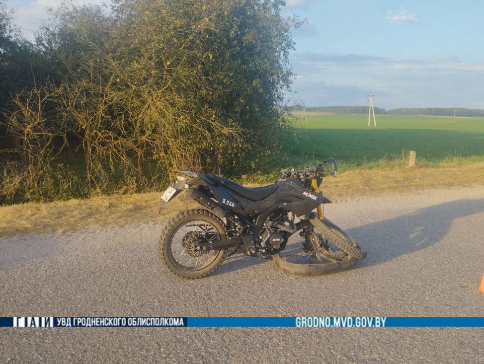 В Гродненском районе мотоциклист врезался в препятствие и попал в больницу