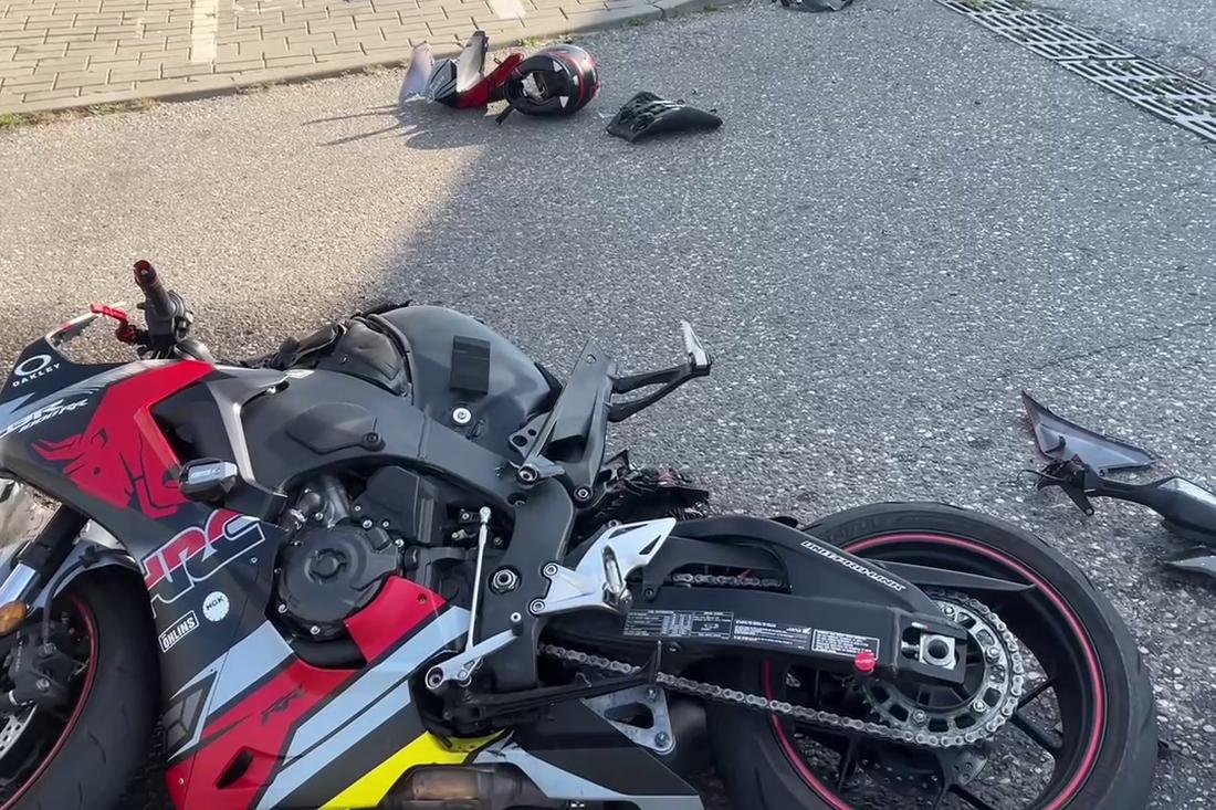 В Гродно мотоциклист влетел в фуру и оказался в больнице