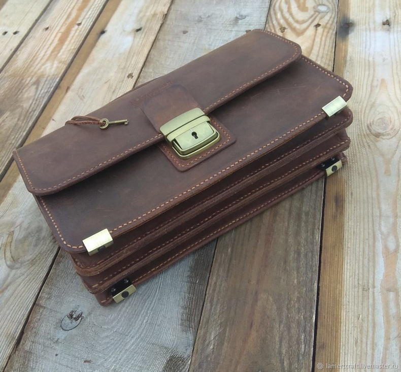 В Гродно мужчина присвоил себе найденную на скамейке барсетку