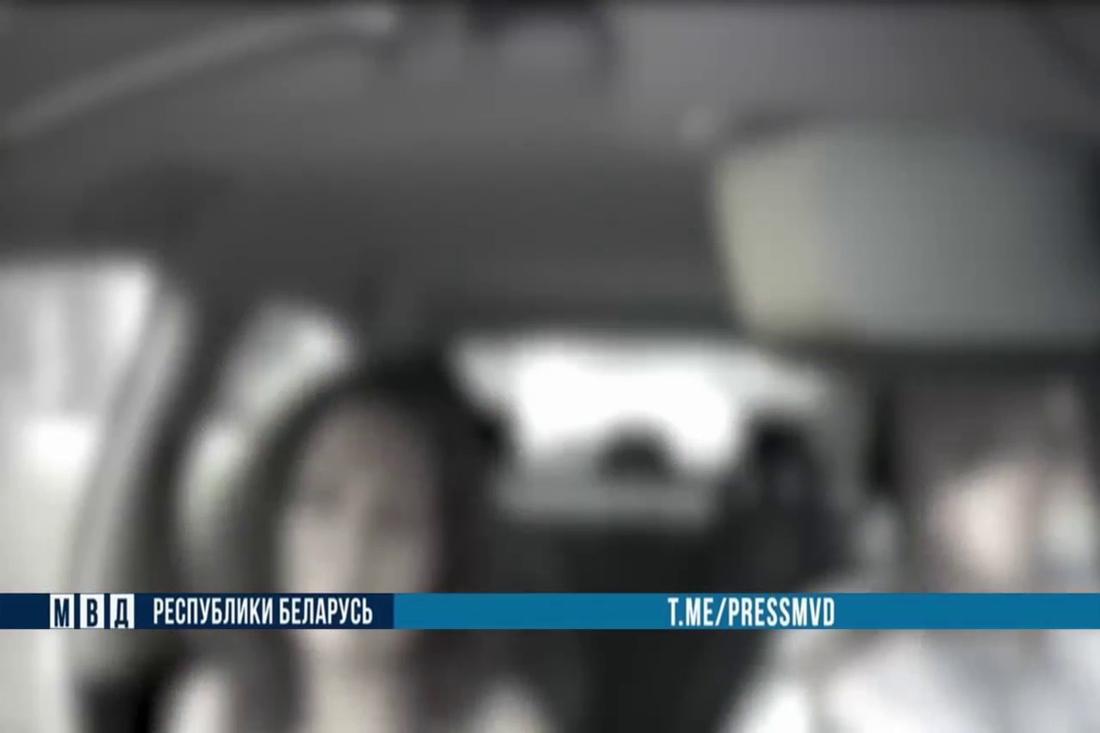 В Гродно пьяная мать везла дочерей в школу