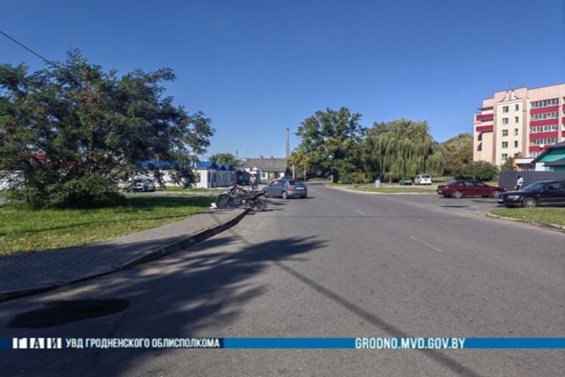 В Мостах 70-летняя водитель «Шкоды» сбила мотоциклиста