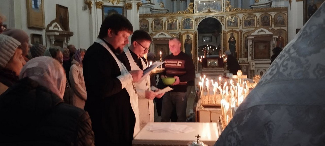 В Слониме прошли вечерние богослужения ко дню поминовения усопших