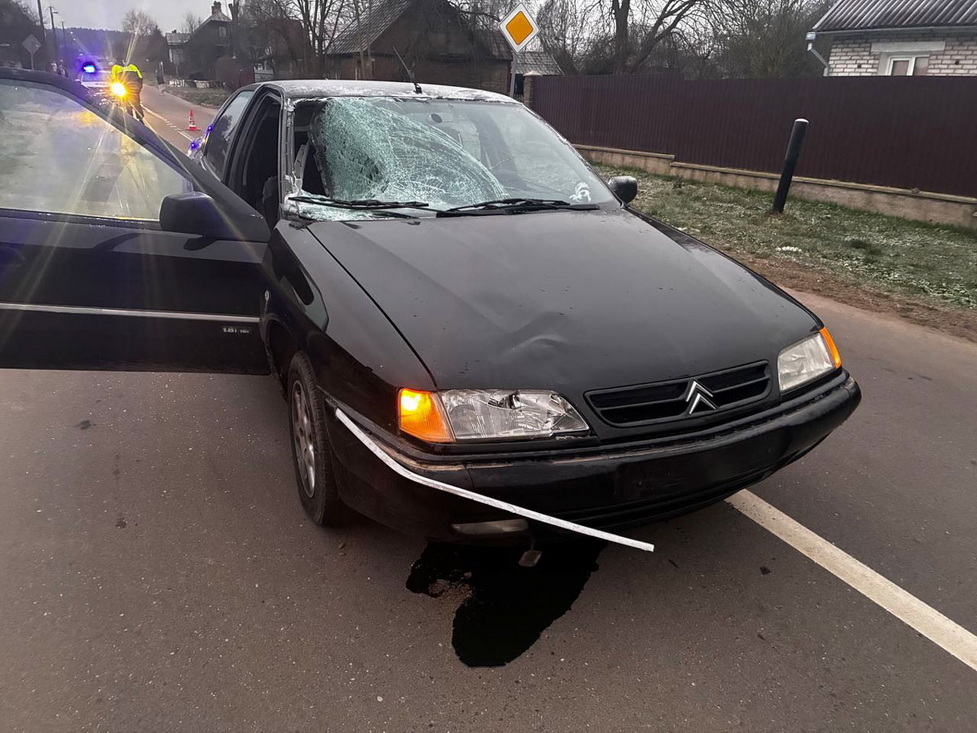 В Волковыске под колёса машины попала 16-летняя девочка: что известно