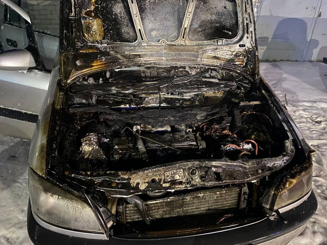 В Зельве ночью горел легковой автомобиль