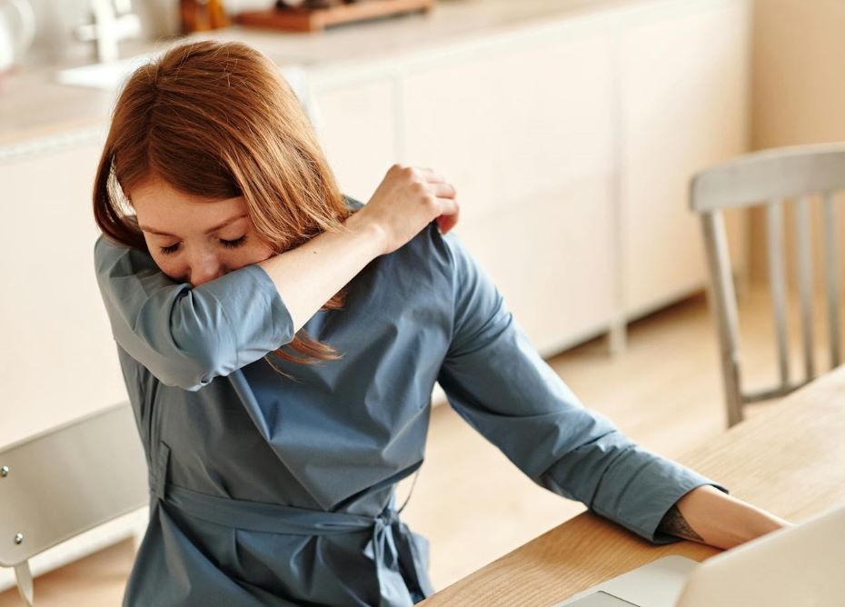 Вас часто беспокоит икота, чихание или слезы? Вот как эффективно их остановить