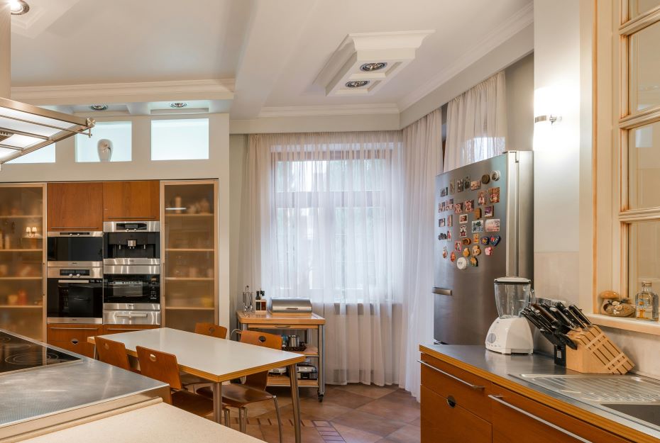 Вы храните эти украшения на своем холодильнике? Из-за них деньги утекают из дома, и никто об этом не знает