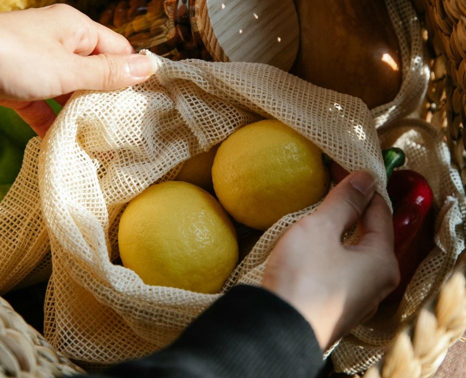 Вы тоже неправильно храните лимоны, так что они быстро высыхают? Этот способ сохранит их свежими и сочными