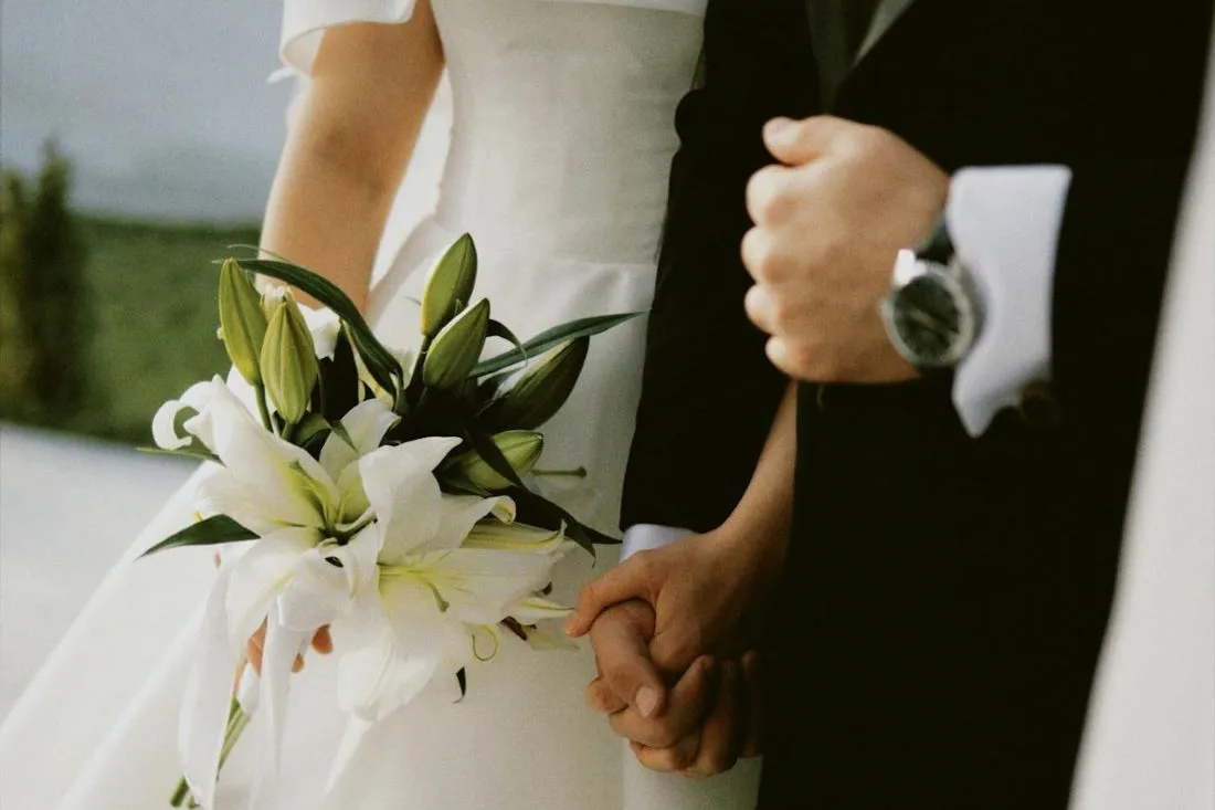 Жених нарушил традицию на свадьбе – родственники на грани нервного срыва: «Как мы это объясним соседям?»