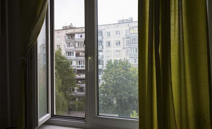 Фото Парня У Окна Фото Парня У Окна
