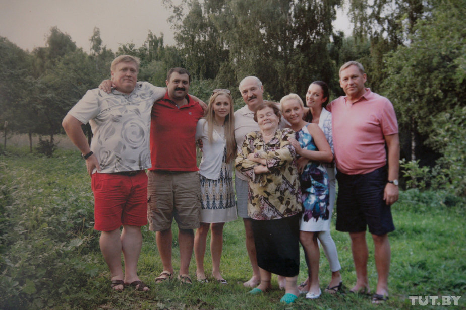 Виктор лукашенко и его семья фото