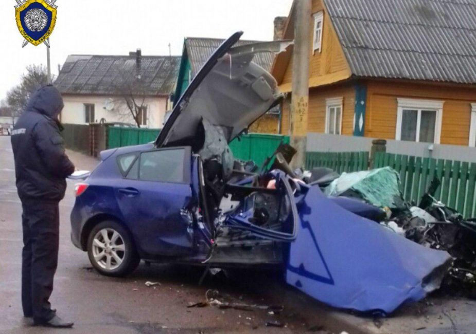 Авария в слониме вчера машина врезалась